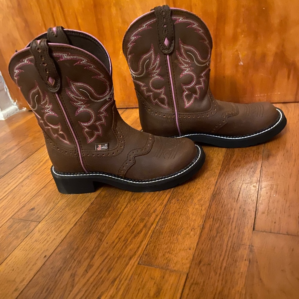 Brand new never worn Justin Boots